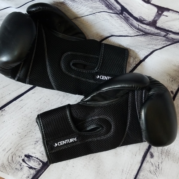Classic Black Boxing Gloves - One Size - Picture 6 of 8